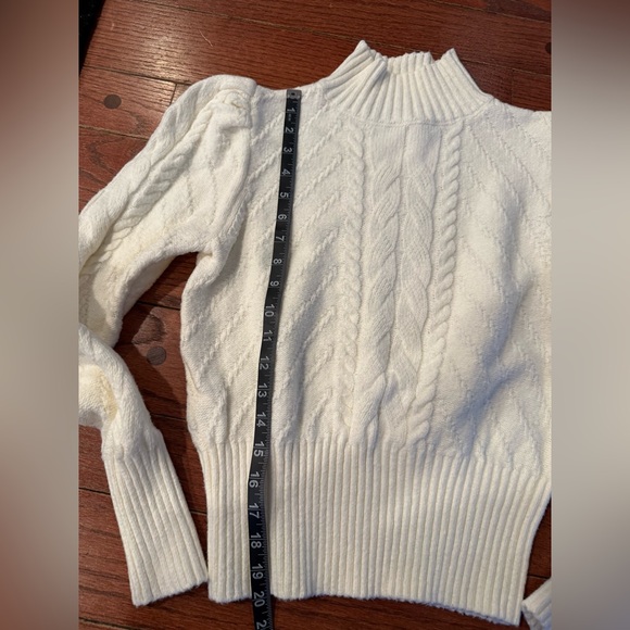 LOFT- Elegant White/ Cream Cable Knit Sweater size Medium. Pristine condition. - Picture 3 of 7